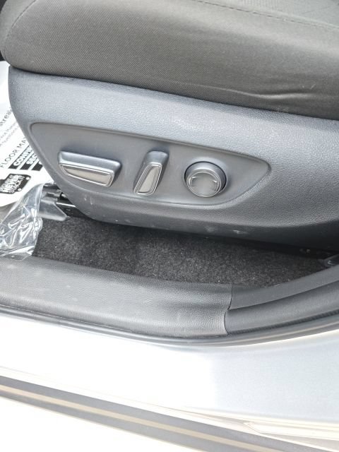 Used 2025 Toyota RAV4 XLE AWD/4WD image 10