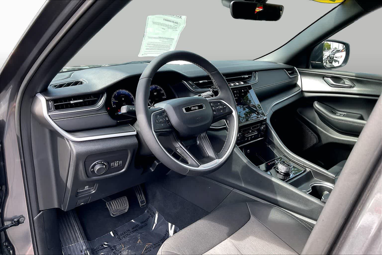 Used 2025 Jeep Grand Cherokee Laredo X w/ Luxury Tech Group I RWD image 14