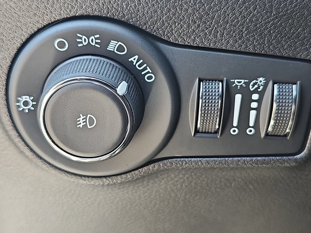 Used 2024 Jeep Compass Latitude AWD/4WD image 23