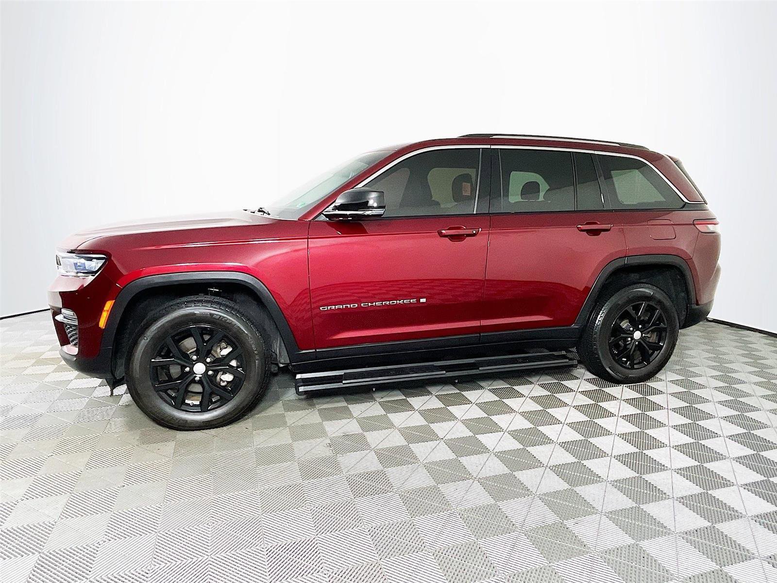 Used 2023 Jeep Grand Cherokee Limited image 4