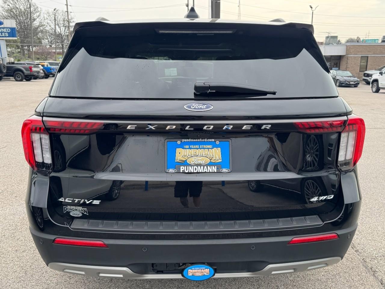 Used 2025 Ford Explorer Active w/ Active Comfort Package image 4