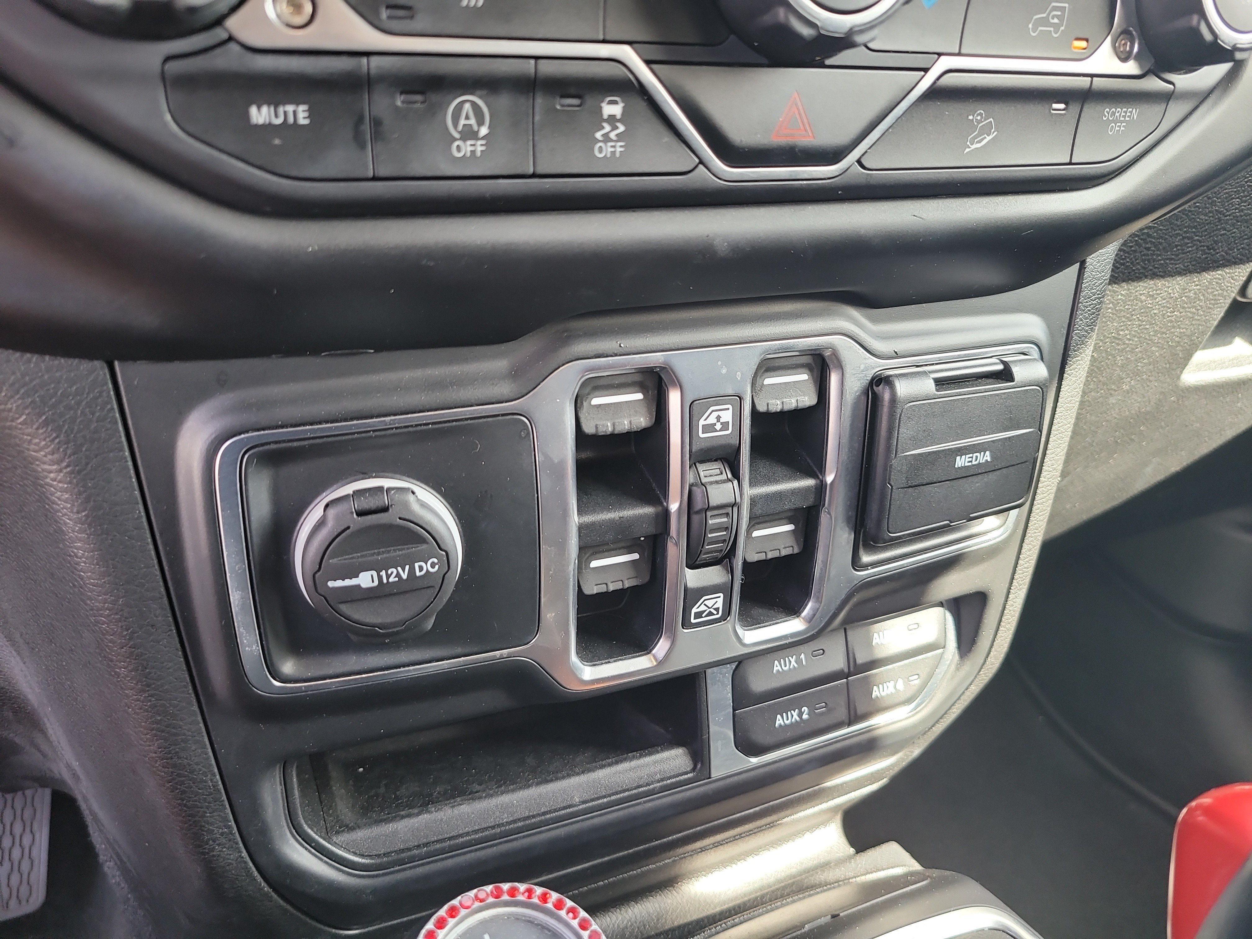 Used 2020 Jeep Wrangler Unlimited Sahara AWD/4WD image 24