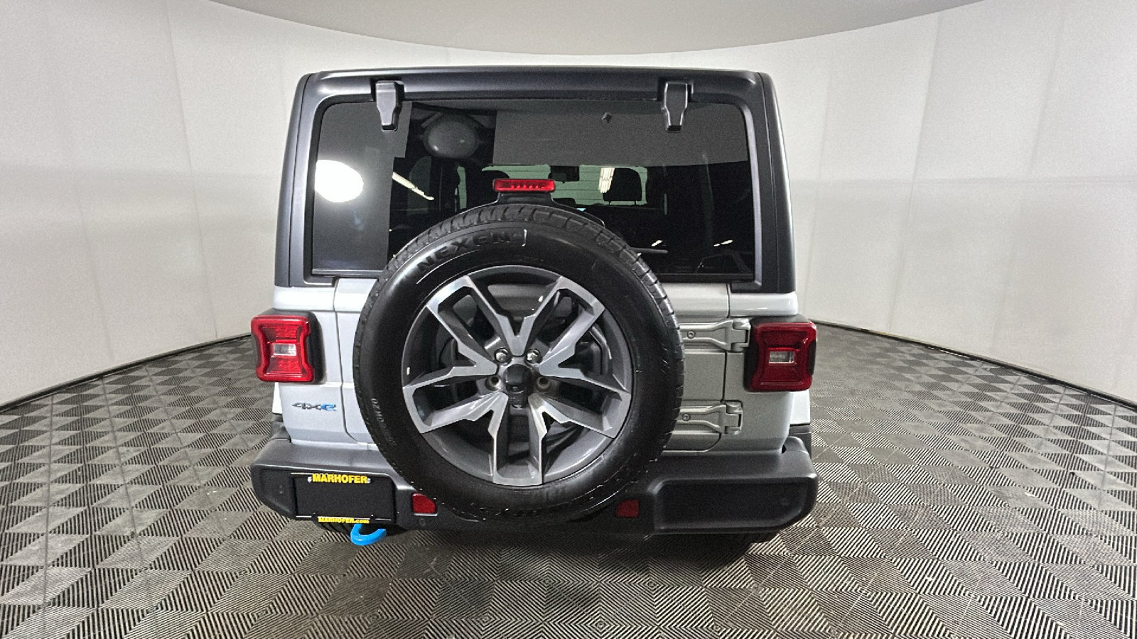 Used 2024 Jeep Wrangler Unlimited w/ Convenience Group AWD/4WD image 4