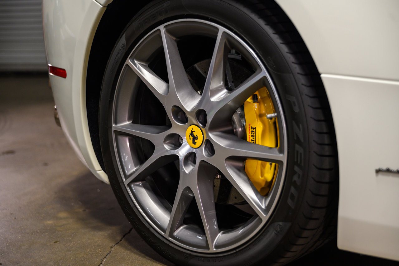 Used 2014 Ferrari California image 16