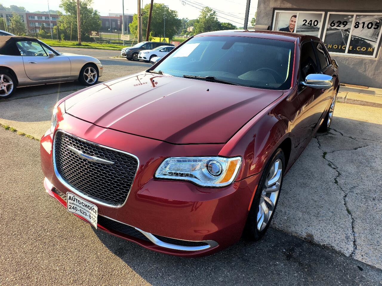 Used 2019 Chrysler 300 Touring w/ Chrome Appearance Package image 5