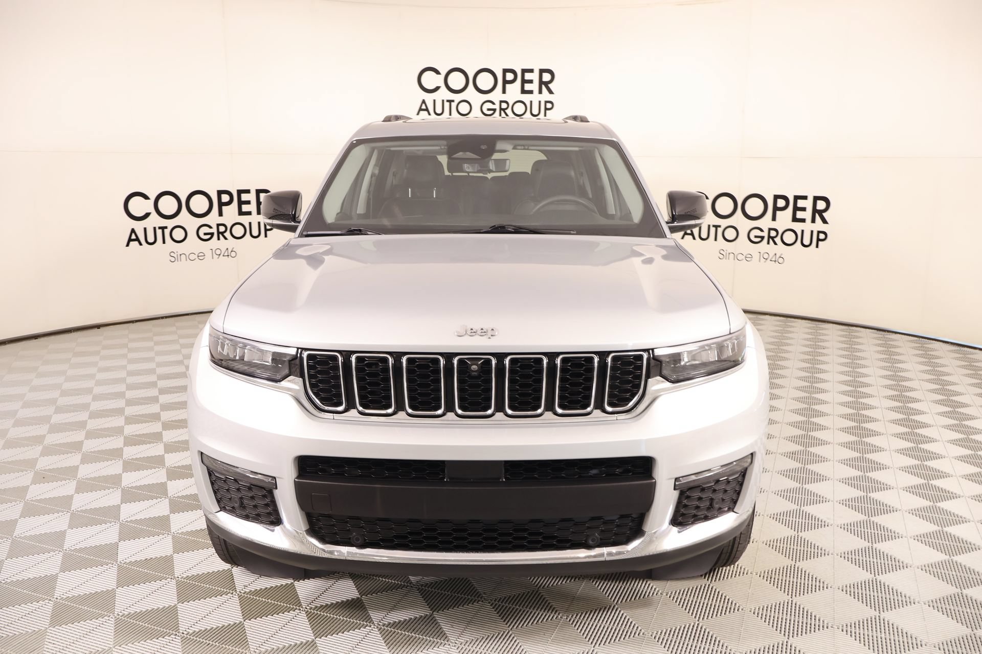 Used 2023 Jeep Grand Cherokee L Limited w/ Luxury Tech Group II RWD image 10