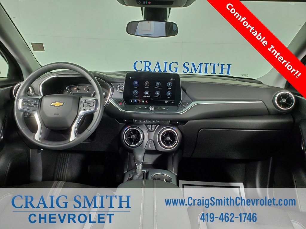 Used 2025 Chevrolet Blazer LT image 3