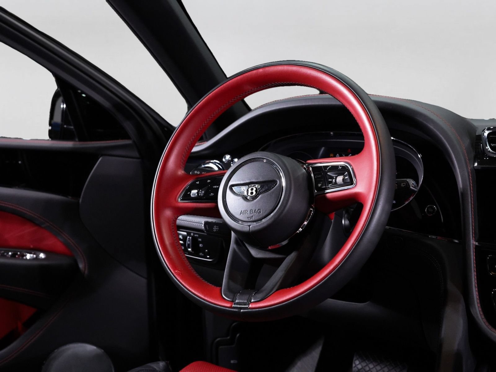 Used 2022 Bentley Bentayga AWD/4WD image 25