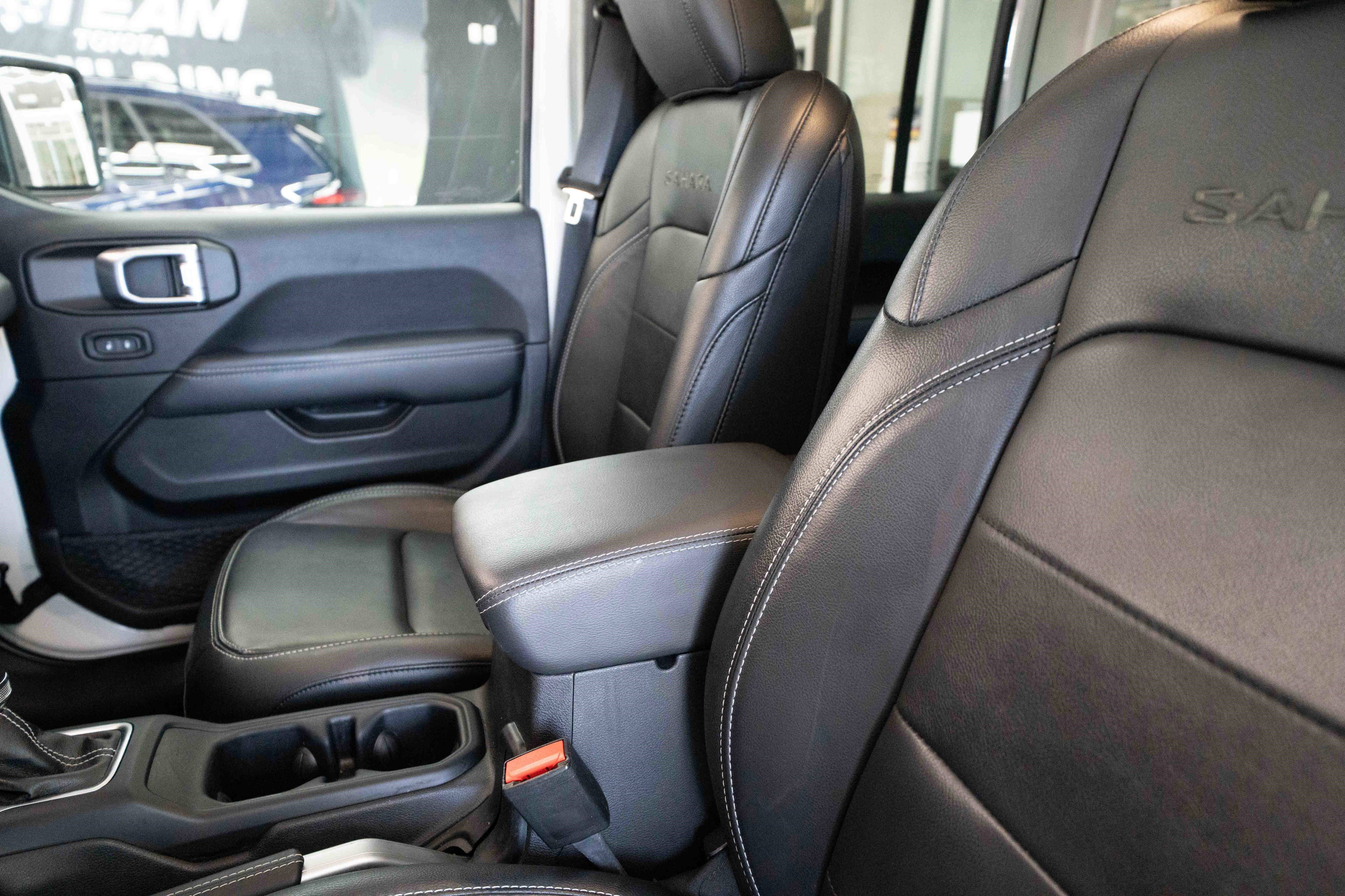 Used 2022 Jeep Wrangler Unlimited Sahara w/ Cold Weather Group image 10