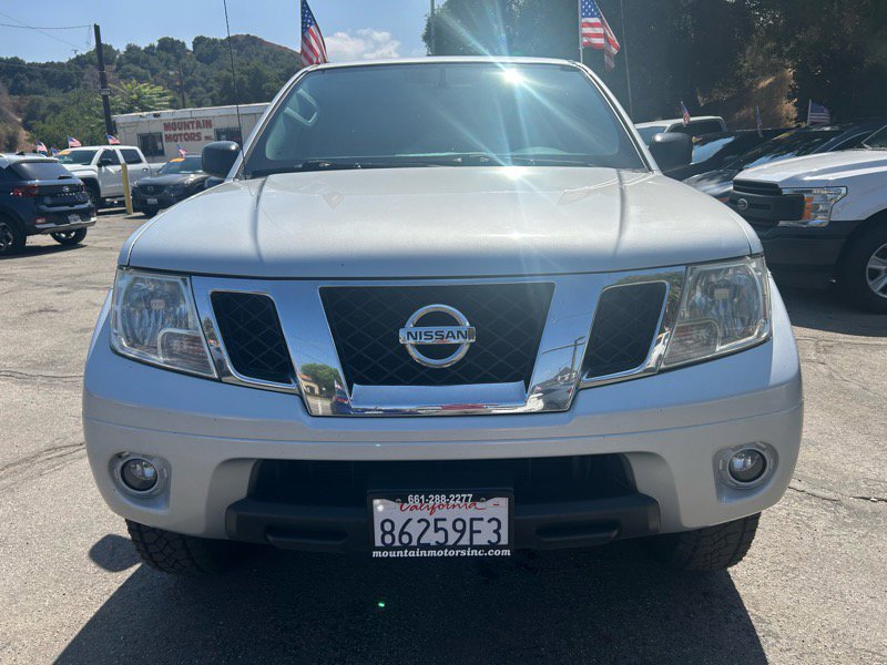Used 2019 Nissan Frontier SV image 2