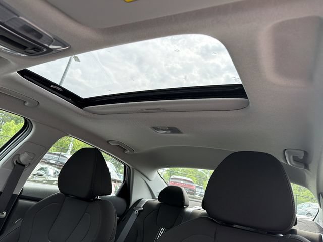 Certified 2025 Hyundai Elantra SEL FWD image 32