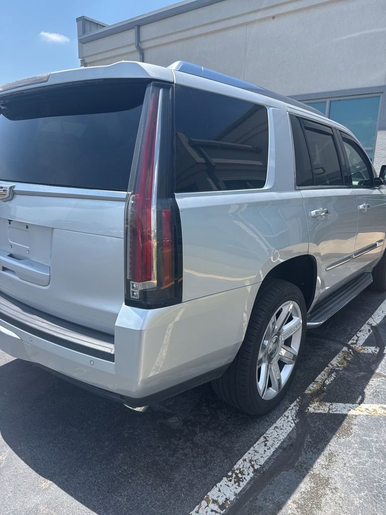 Used 2016 Cadillac Escalade Luxury RWD image 4