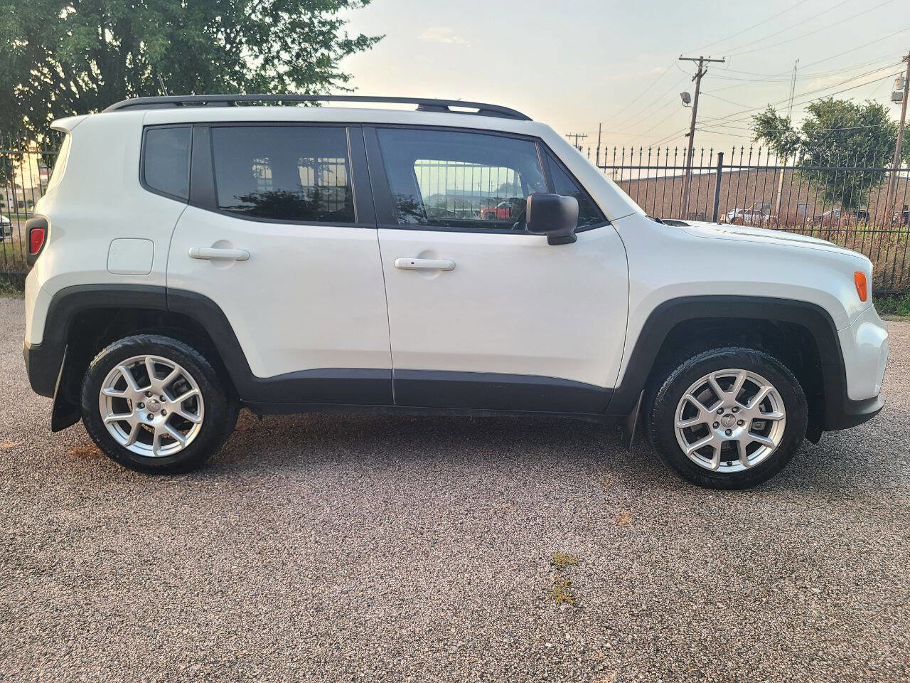 Used 2019 Jeep Renegade Sport w/ Sport Appearance Group AWD/4WD image 8