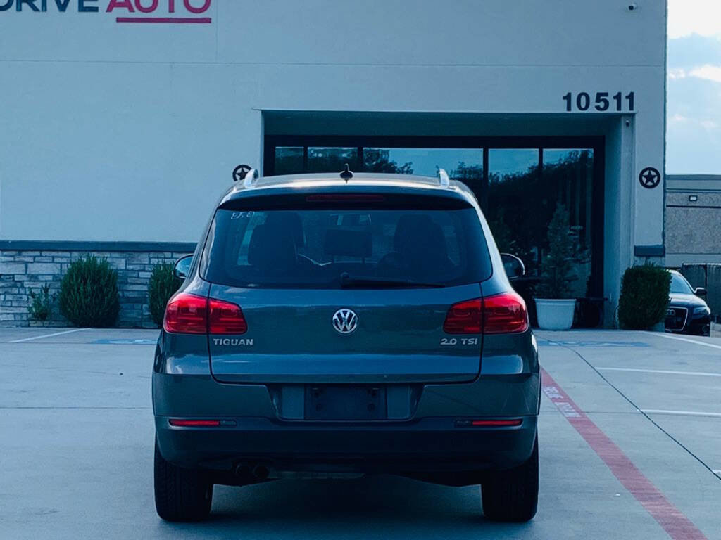 Used 2012 Volkswagen Tiguan SE FWD image 11