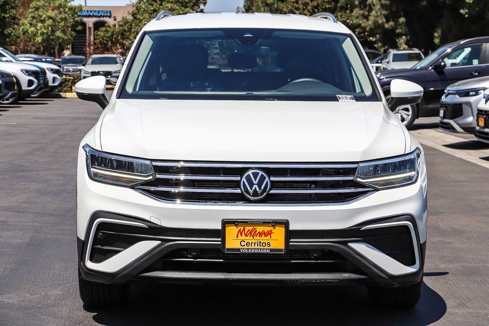 Certified 2022 Volkswagen Tiguan SE FWD image 3