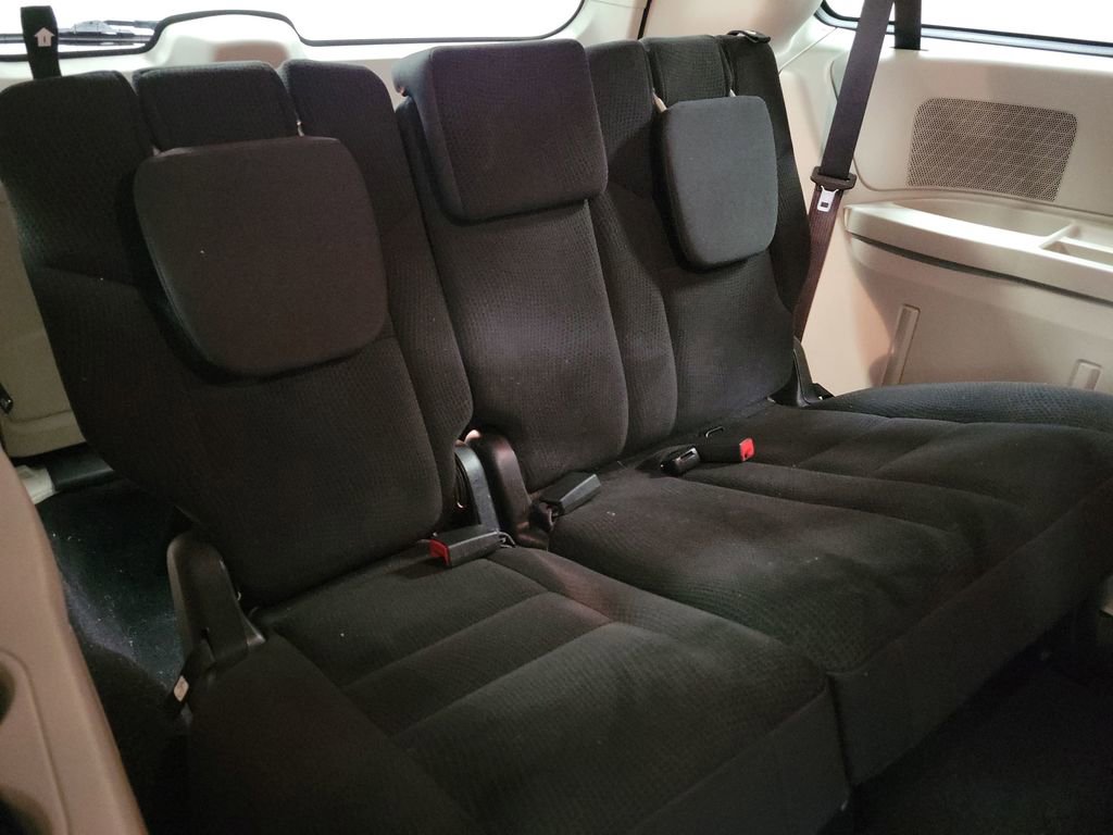 Used 2019 Dodge Grand Caravan SE w/ UConnect Hands-Free Group image 25