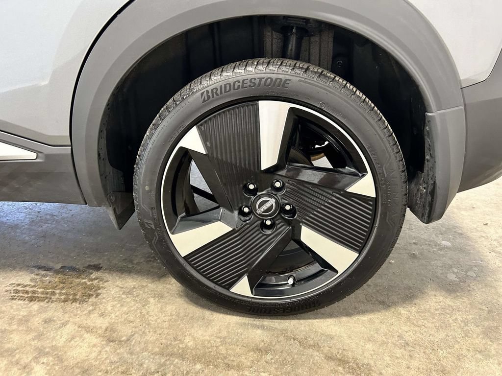 Used 2025 Nissan Kicks SR AWD/4WD image 7
