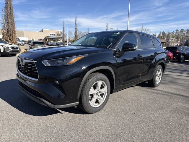 Used 2024 Toyota Highlander LE image 12