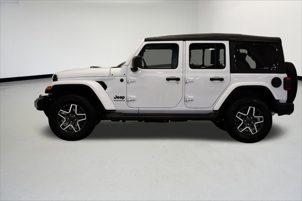 Used 2025 Jeep Wrangler Sahara image 2
