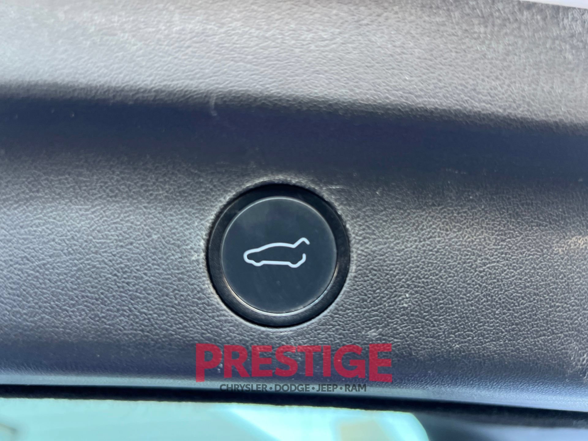 Used 2021 Tesla Model Y Long Range AWD/4WD image 18