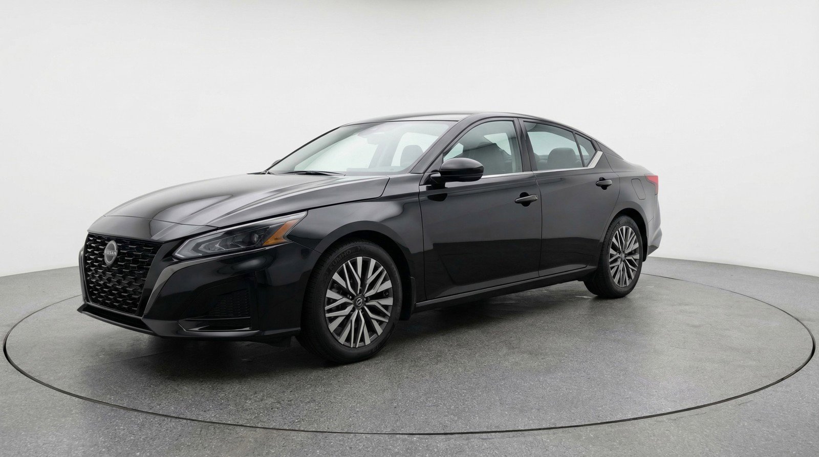 Used 2025 Nissan Altima 2.5 SV FWD image 3