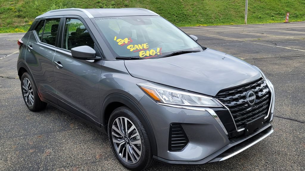 Used 2024 Nissan Kicks SV FWD image 2