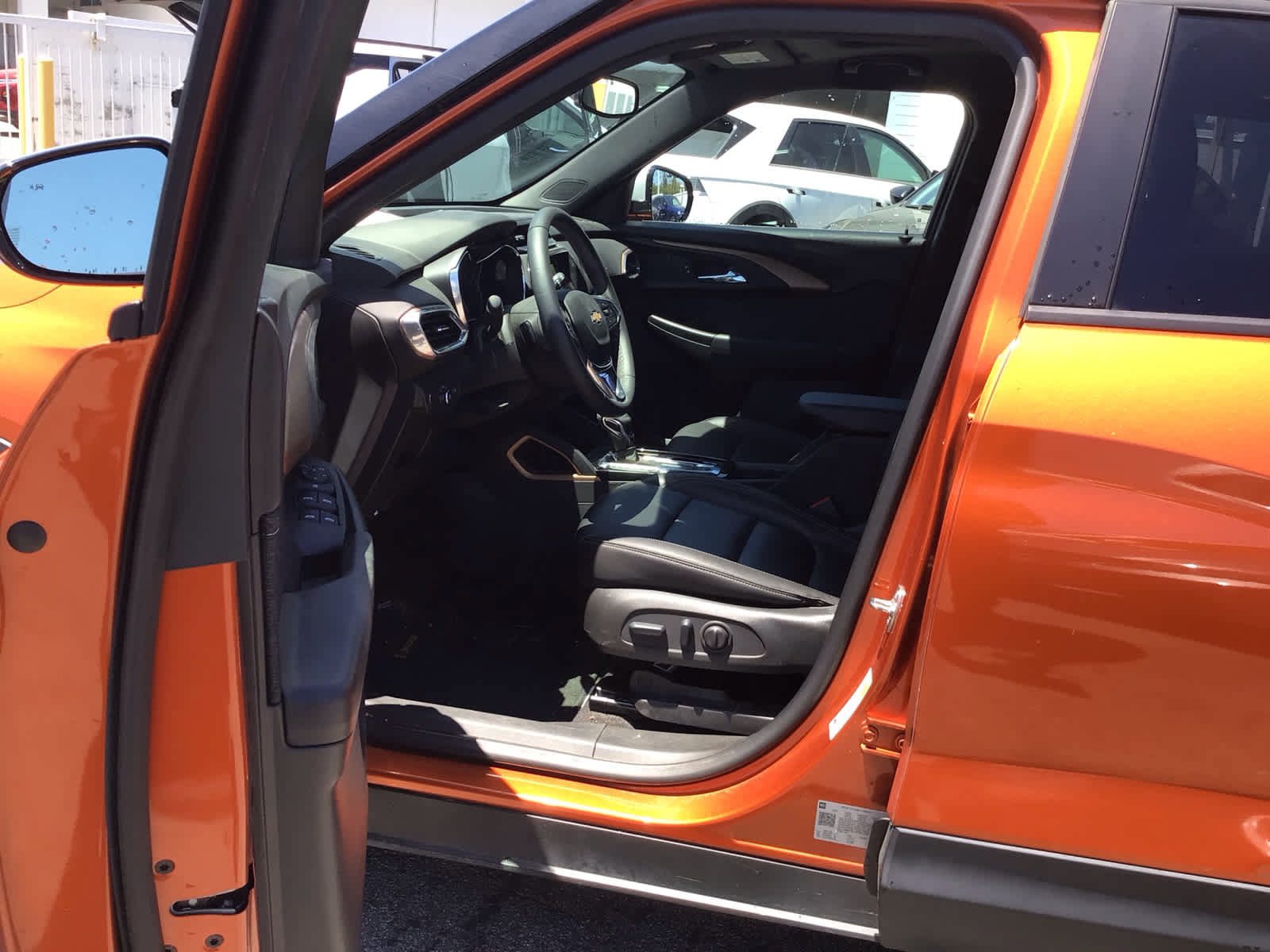 Used 2023 Chevrolet TrailBlazer ACTIV w/ Sun and Liftgate Package FWD image 5
