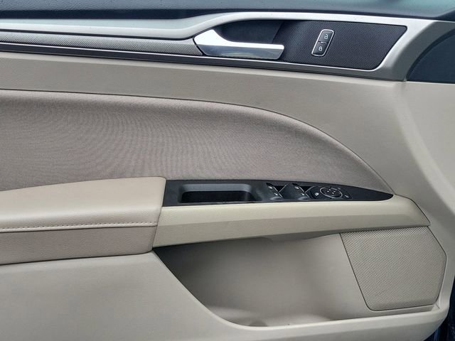 Used 2018 Ford Fusion SE w/ Fusion SE Technology Package FWD image 26