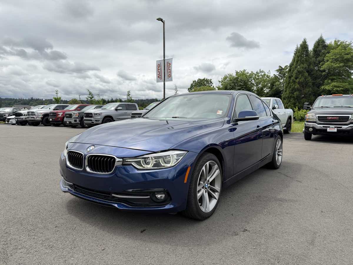 Used 2018 BMW 330i Sedan RWD image 4