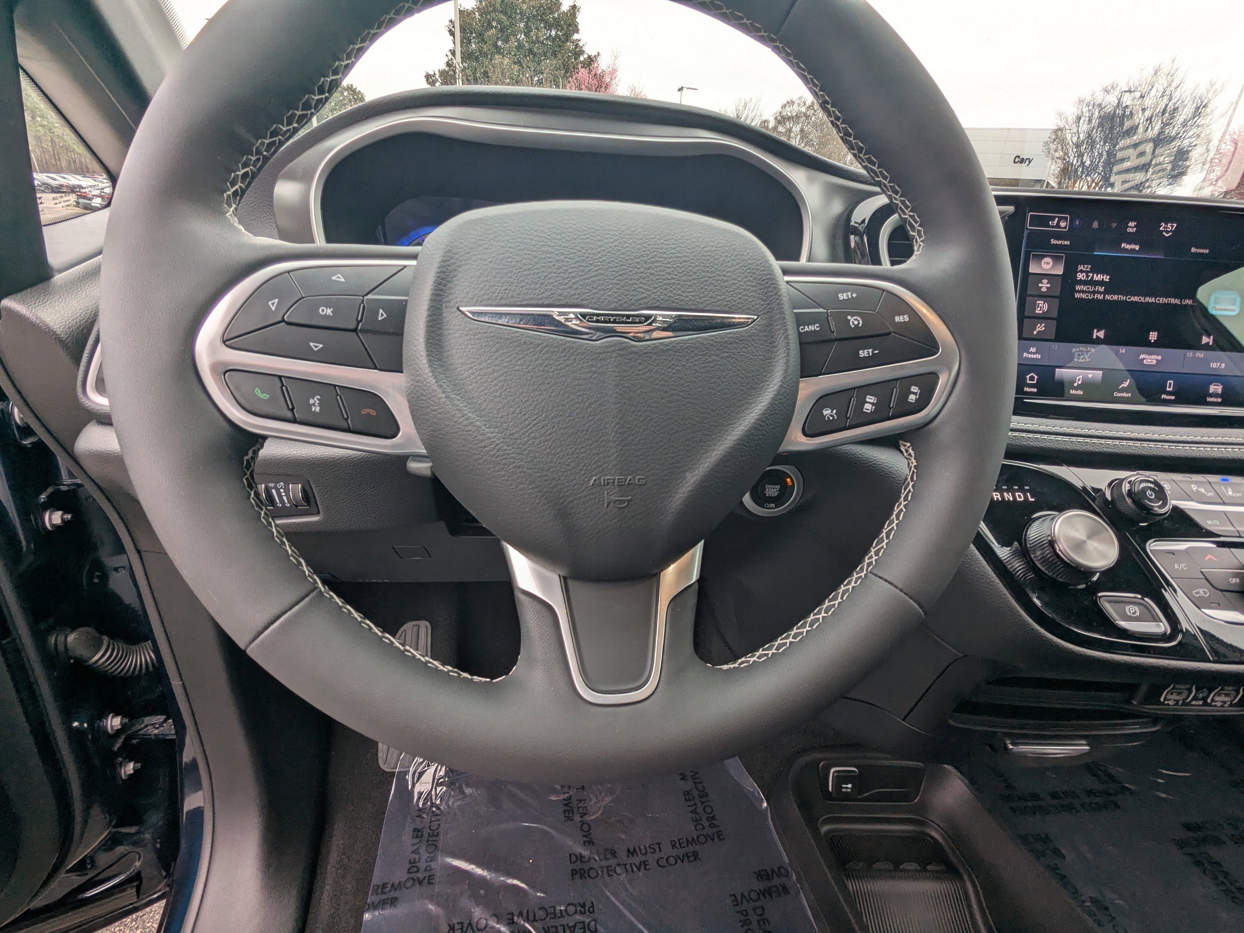 Used 2025 Chrysler Pacifica Select image 20