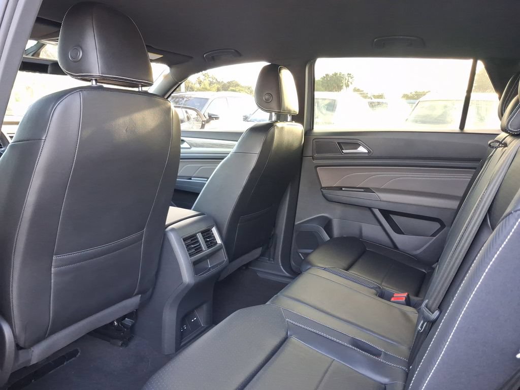 Used 2022 Volkswagen Atlas Cross Sport SE w/ Black Wheel Package AWD/4WD image 7