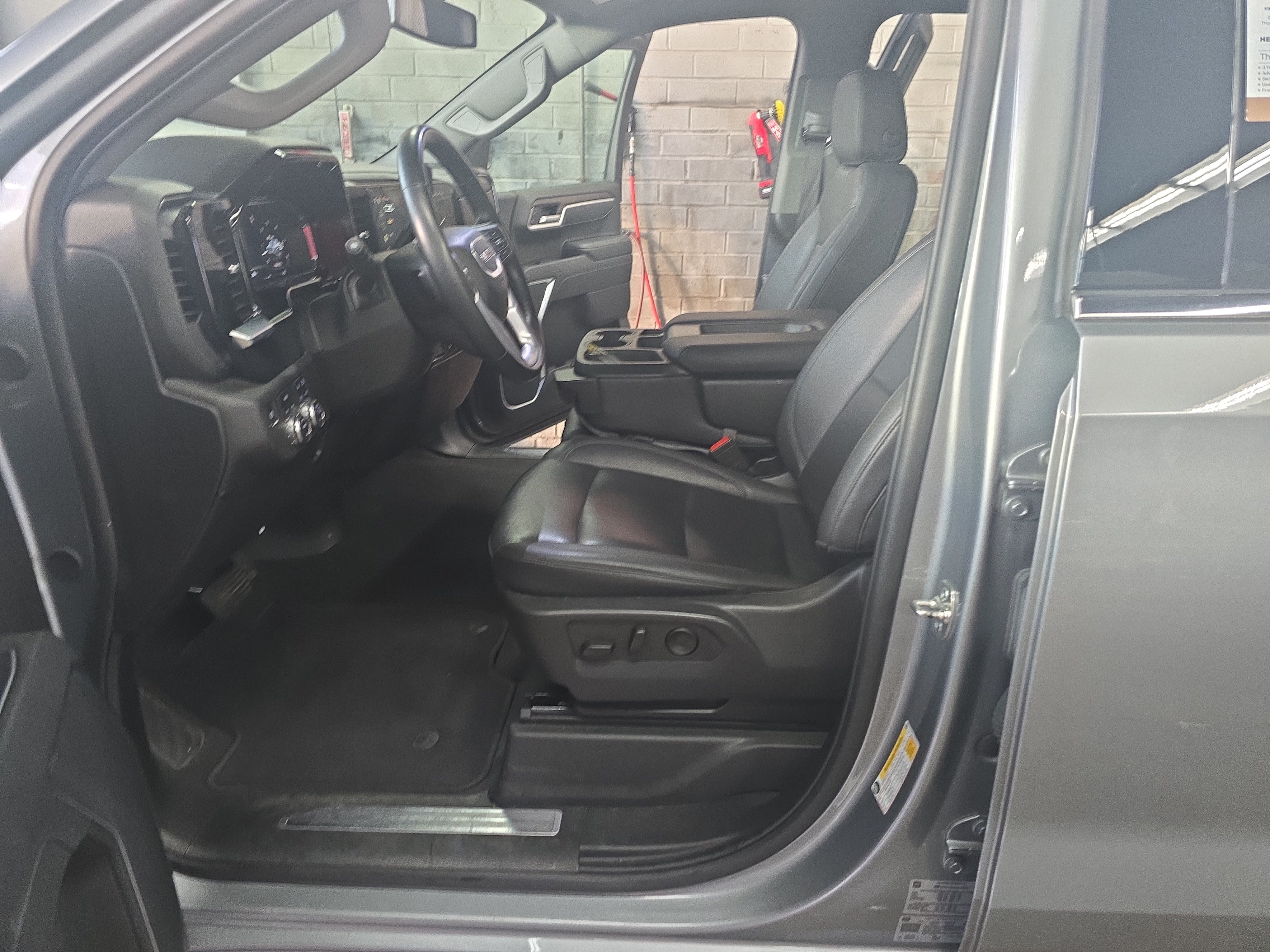 Used 2025 GMC Sierra 1500 SLT AWD/4WD image 15