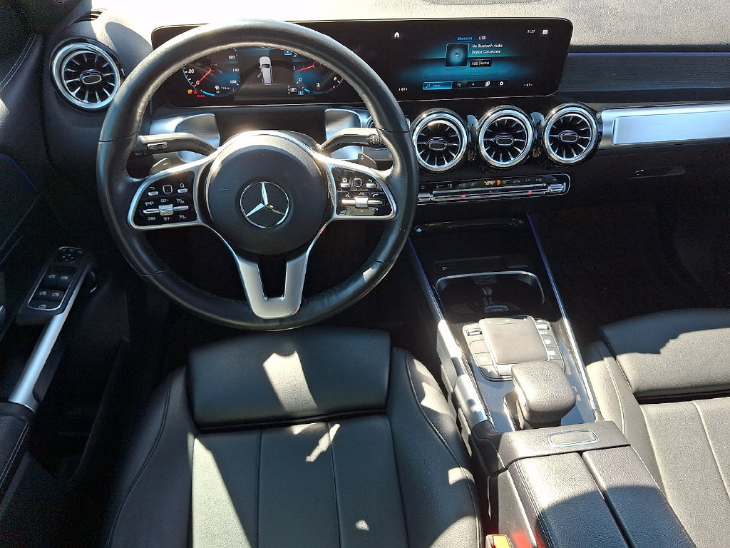 Used 2023 Mercedes-Benz GLB 250 4MATIC w/ Premium Package image 11