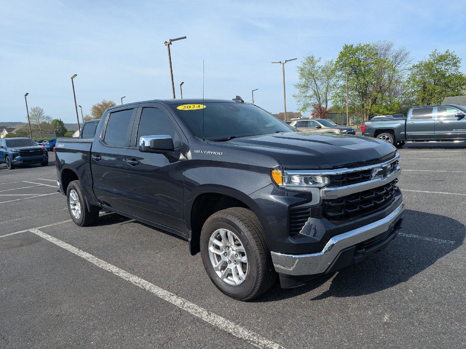 Used 2024 Chevrolet Silverado 1500 LT image 2