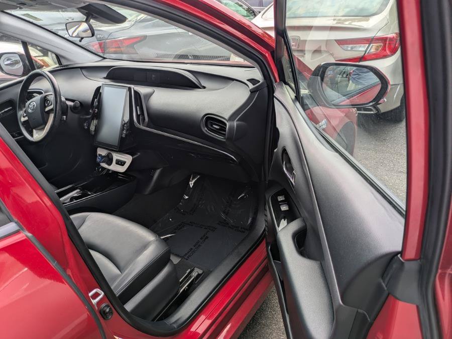 Used 2018 Toyota Prius Prime Premium w/ Carpet Mat Package FWD image 12