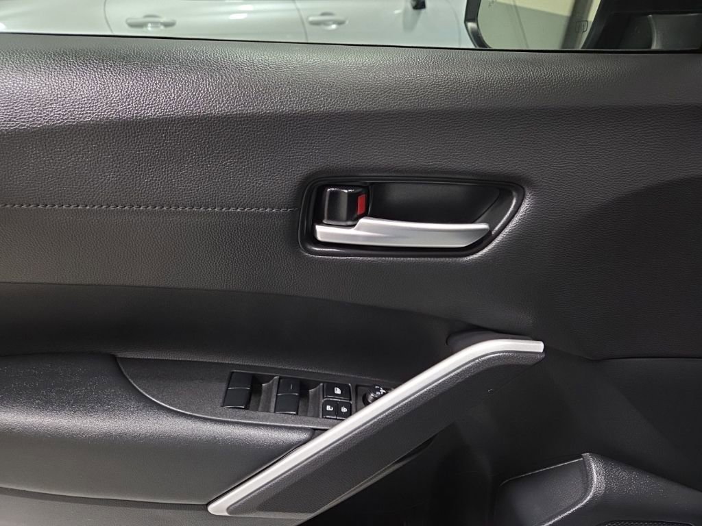 Used 2025 Toyota Corolla Cross AWD Hybrid w/ Convenience Package image 11