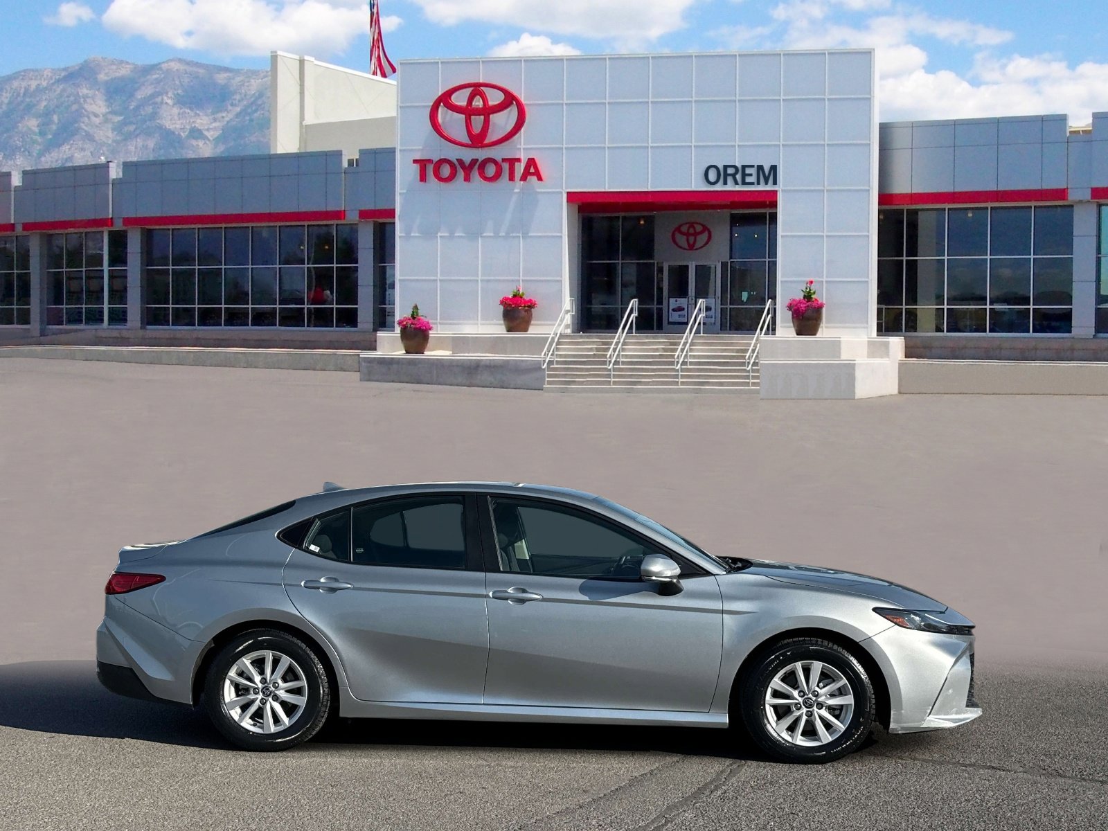 Used 2025 Toyota Camry LE FWD image 3