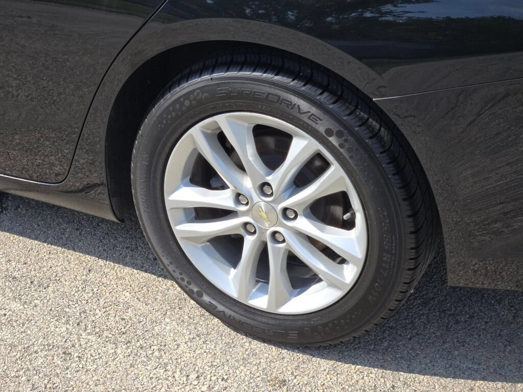 Used 2017 Chevrolet Malibu LT FWD image 14