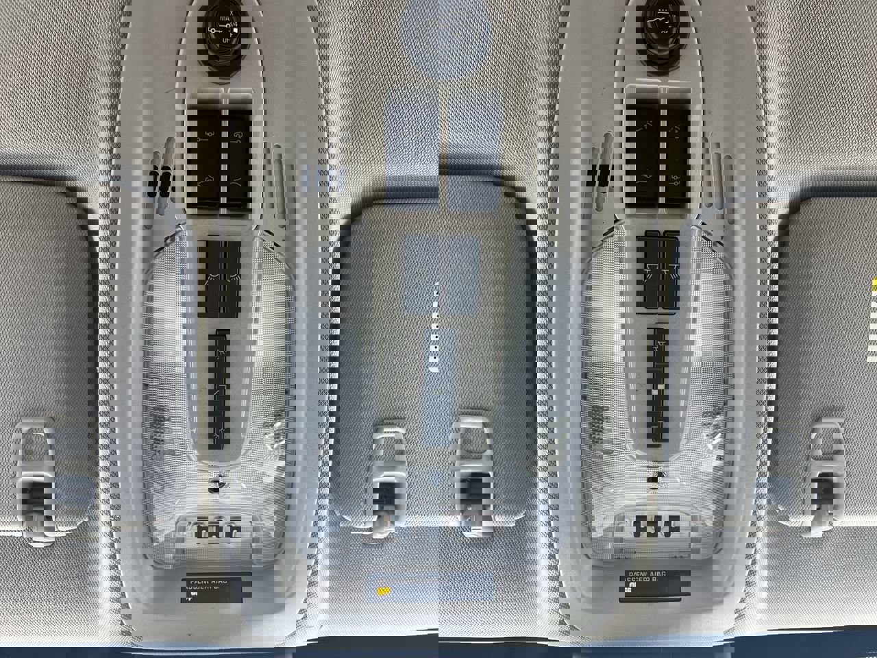 Used 2016 Chevrolet Equinox LTZ w/ Enhanced Convenience Package image 28