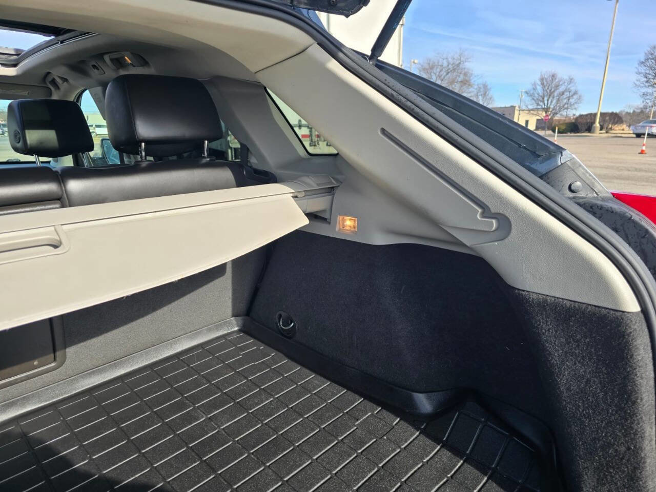 Used 2010 Cadillac SRX Premium image 31