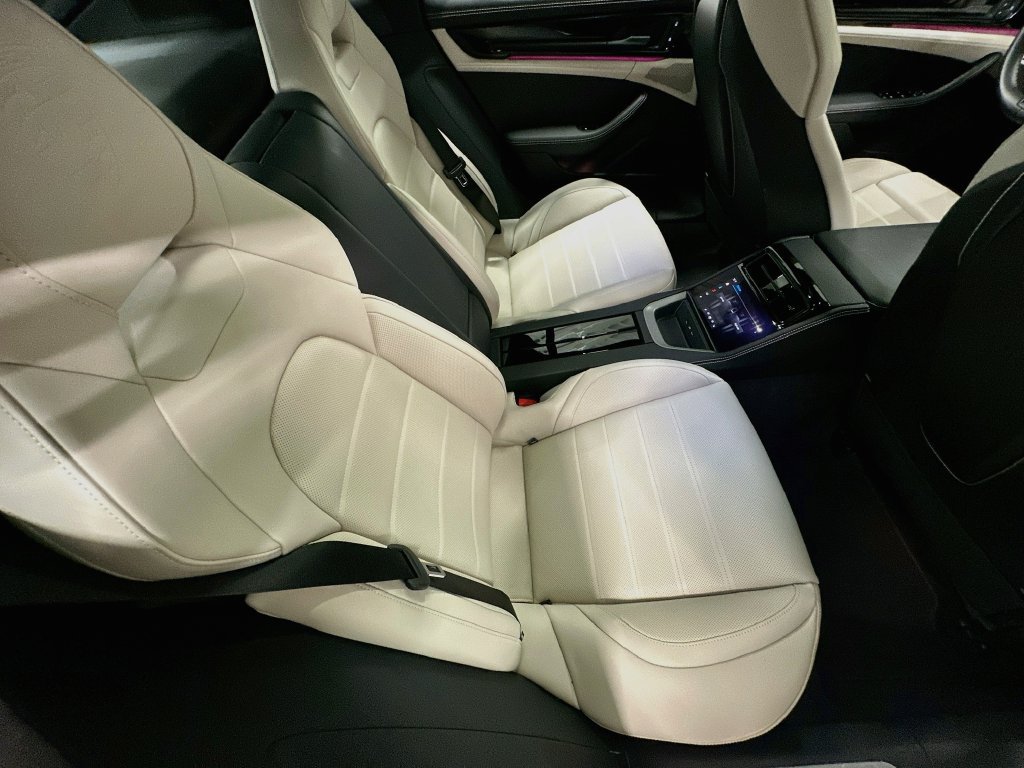 Certified 2025 Porsche Panamera image 29