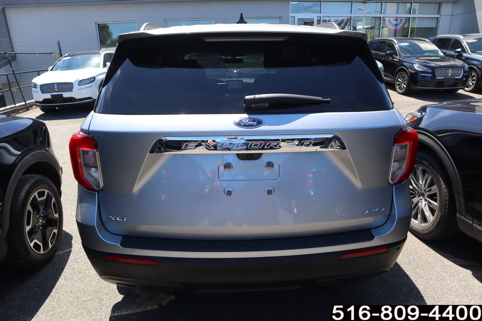 Used 2023 Ford Explorer XLT AWD/4WD image 6