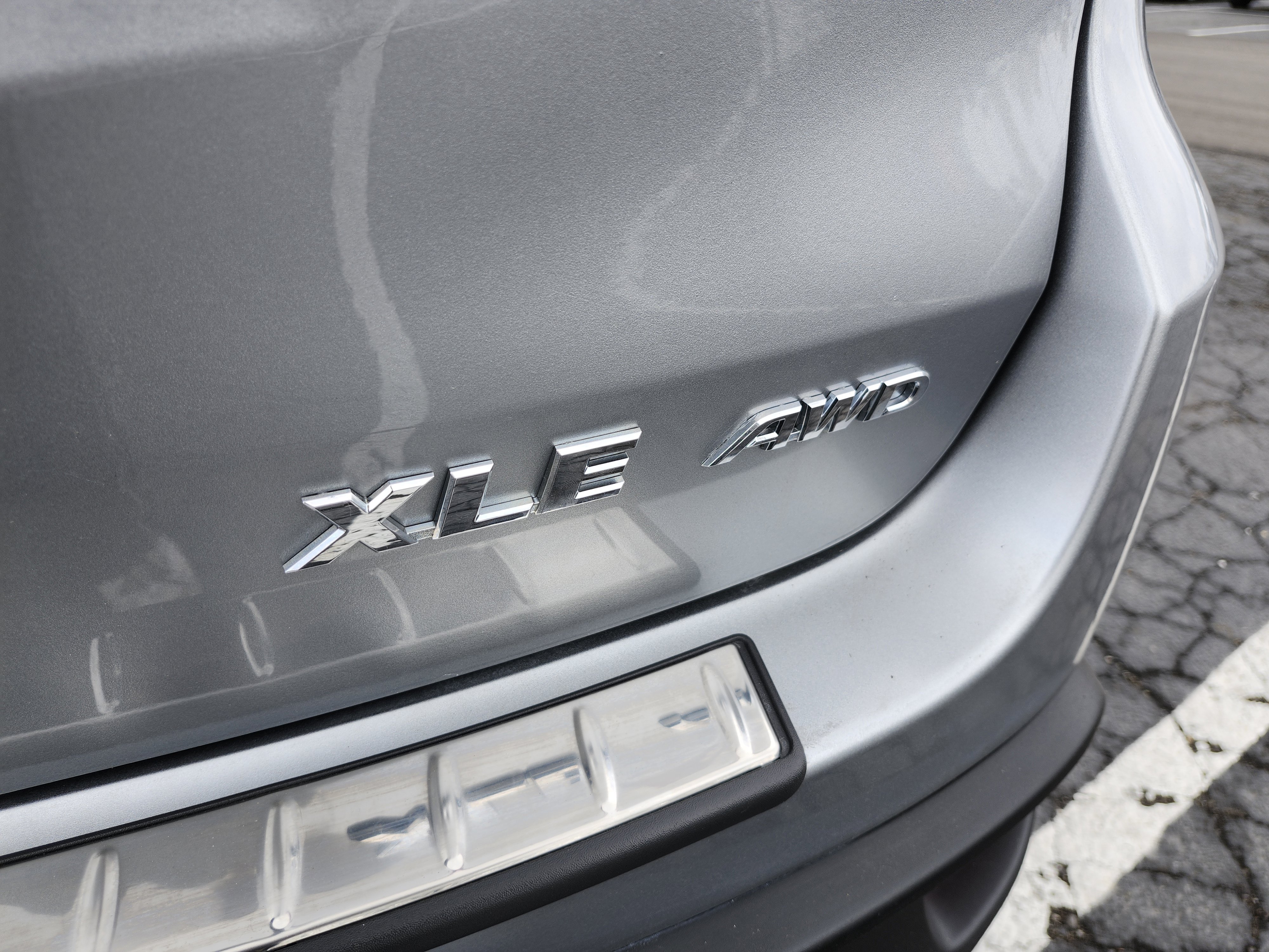 Used 2017 Toyota Highlander XLE image 25