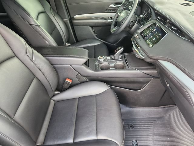Used 2022 Cadillac XT4 Premium Luxury w/ Cold Weather Package FWD image 13