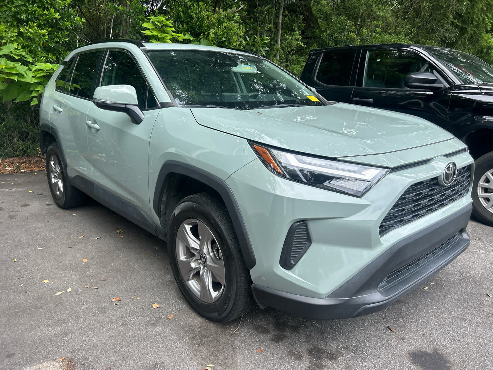 Used 2022 Toyota RAV4 XLE w/ Convenience Package FWD image 3