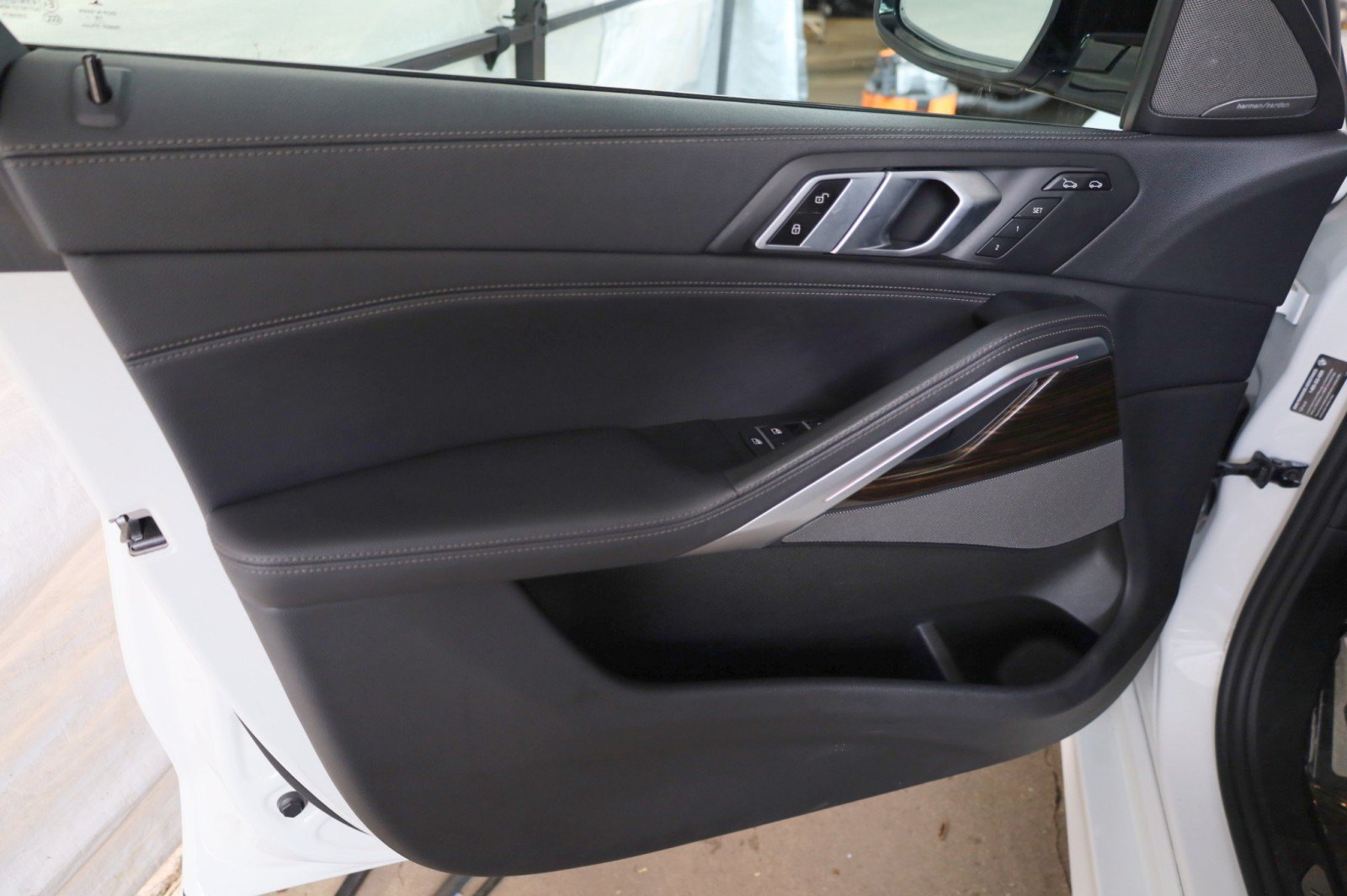 Used 2020 BMW X6 xDrive40i w/ M Sport Package AWD/4WD image 21