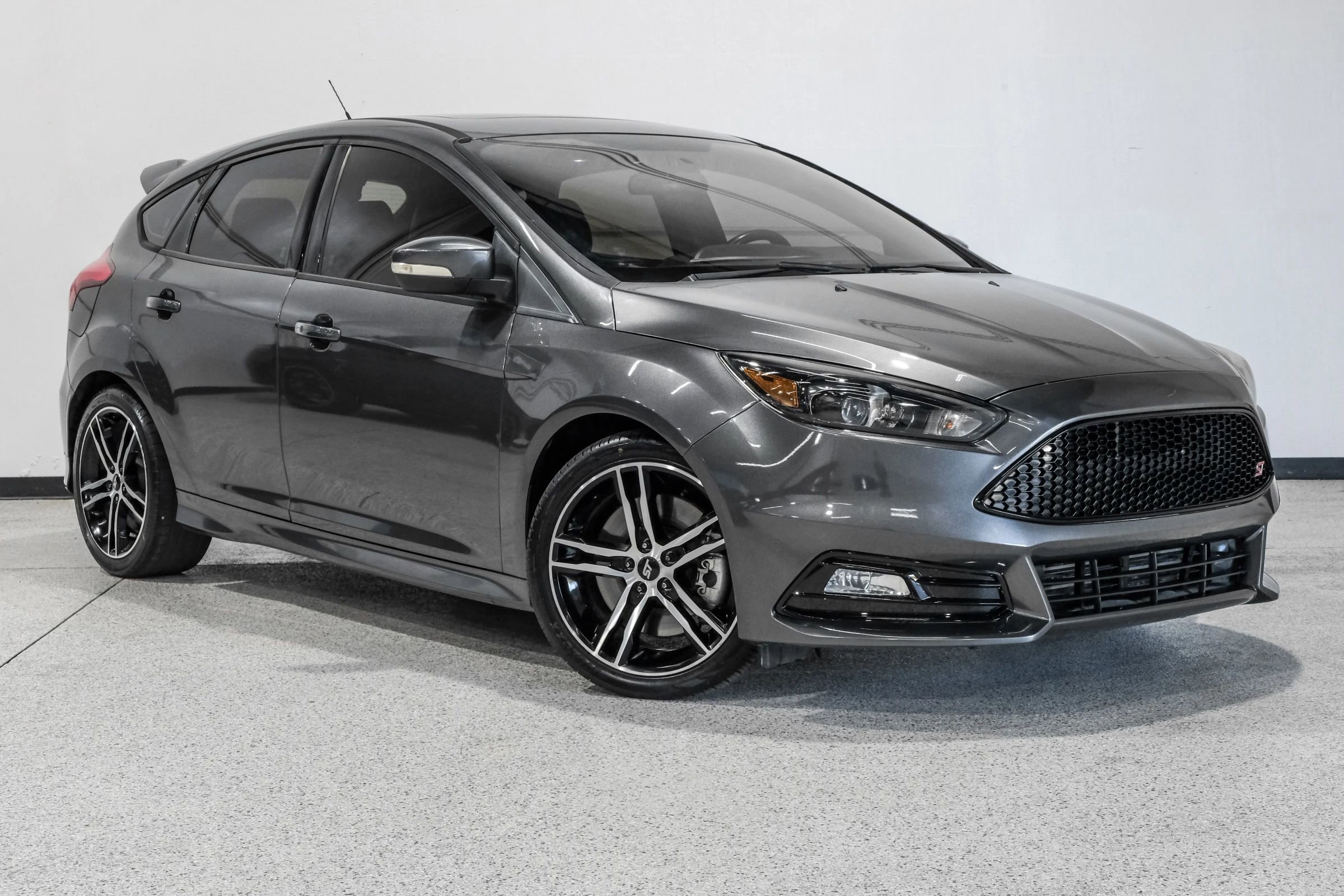 Used 2015 Ford Focus ST w/ Equipment Group 401A image 4
