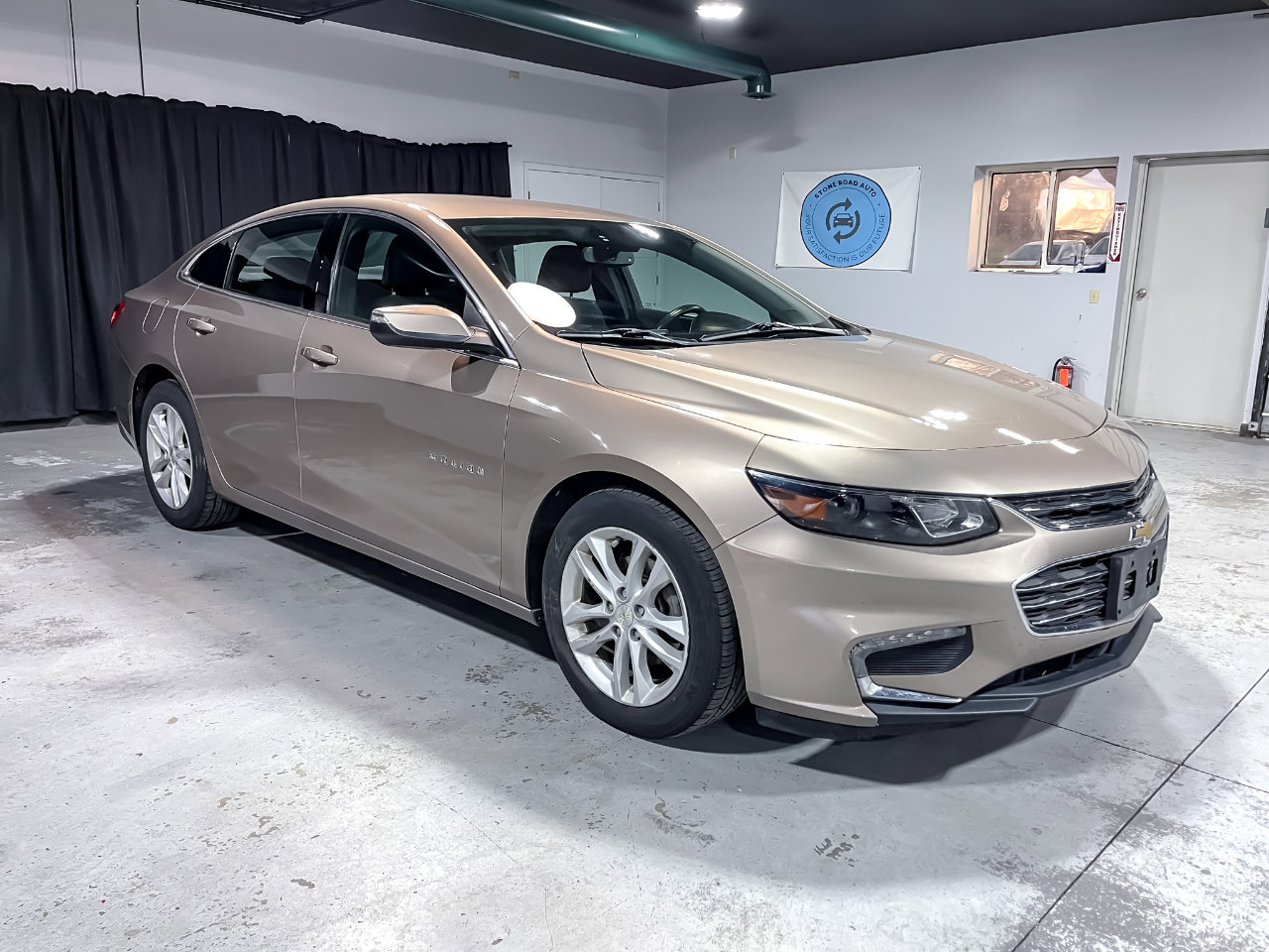 Used 2018 Chevrolet Malibu LT image 2