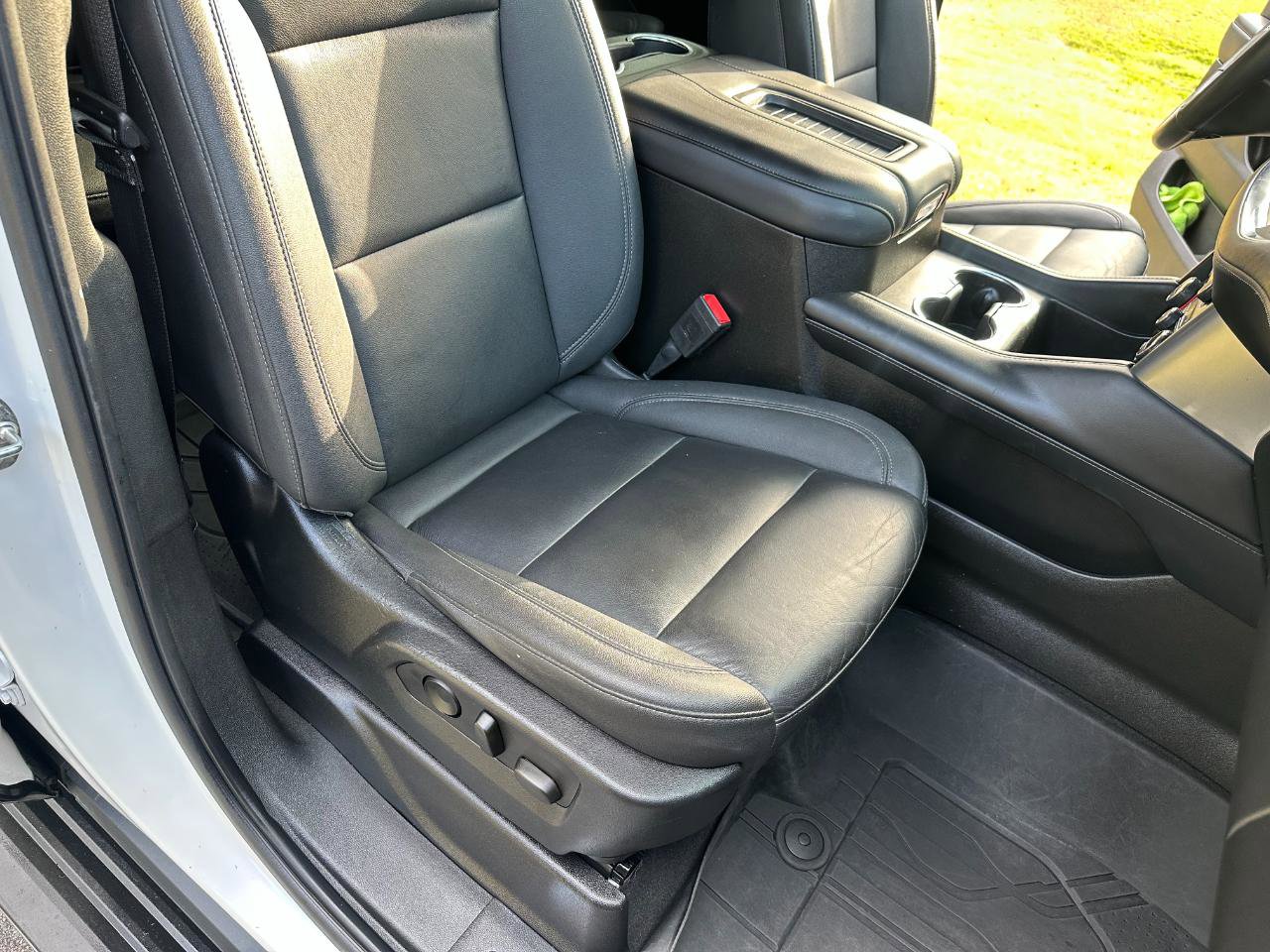 Used 2022 Chevrolet Tahoe LT w/ Luxury Package image 34