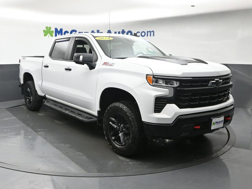 Used 2024 Chevrolet Silverado 1500 LT Trail Boss w/ LT Trail Boss Premium Package AWD/4WD image 2